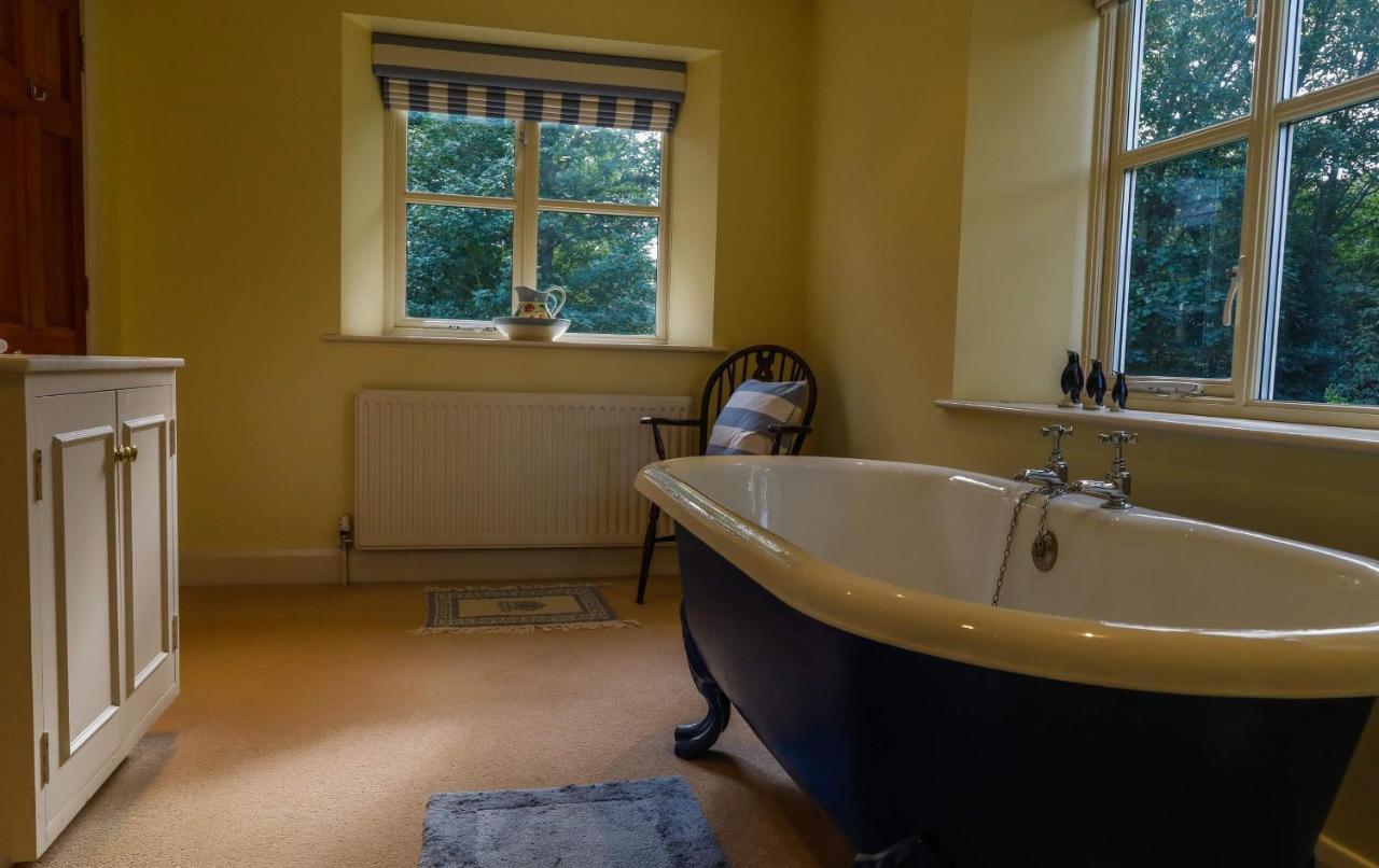Cockley Hill Farm Bed & Breakfast Брэклей Экстерьер фото